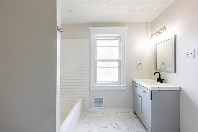 21 N Locust St Unit 2