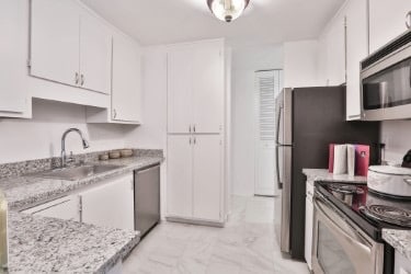 Photo - 1760 Halford Ave