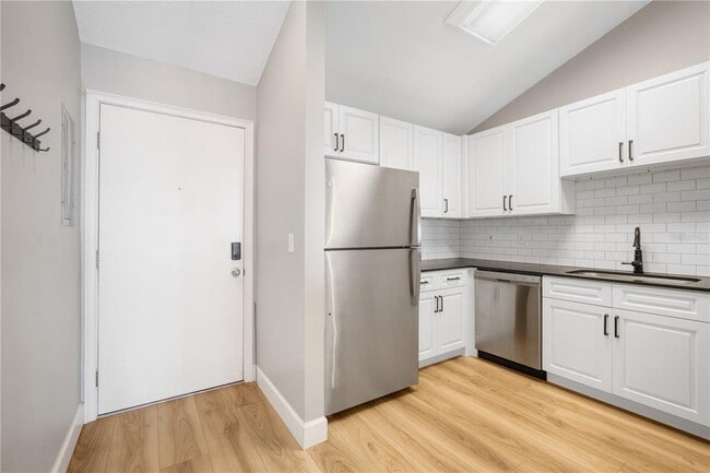 Photo - 3002 W Cleveland St Unit B12