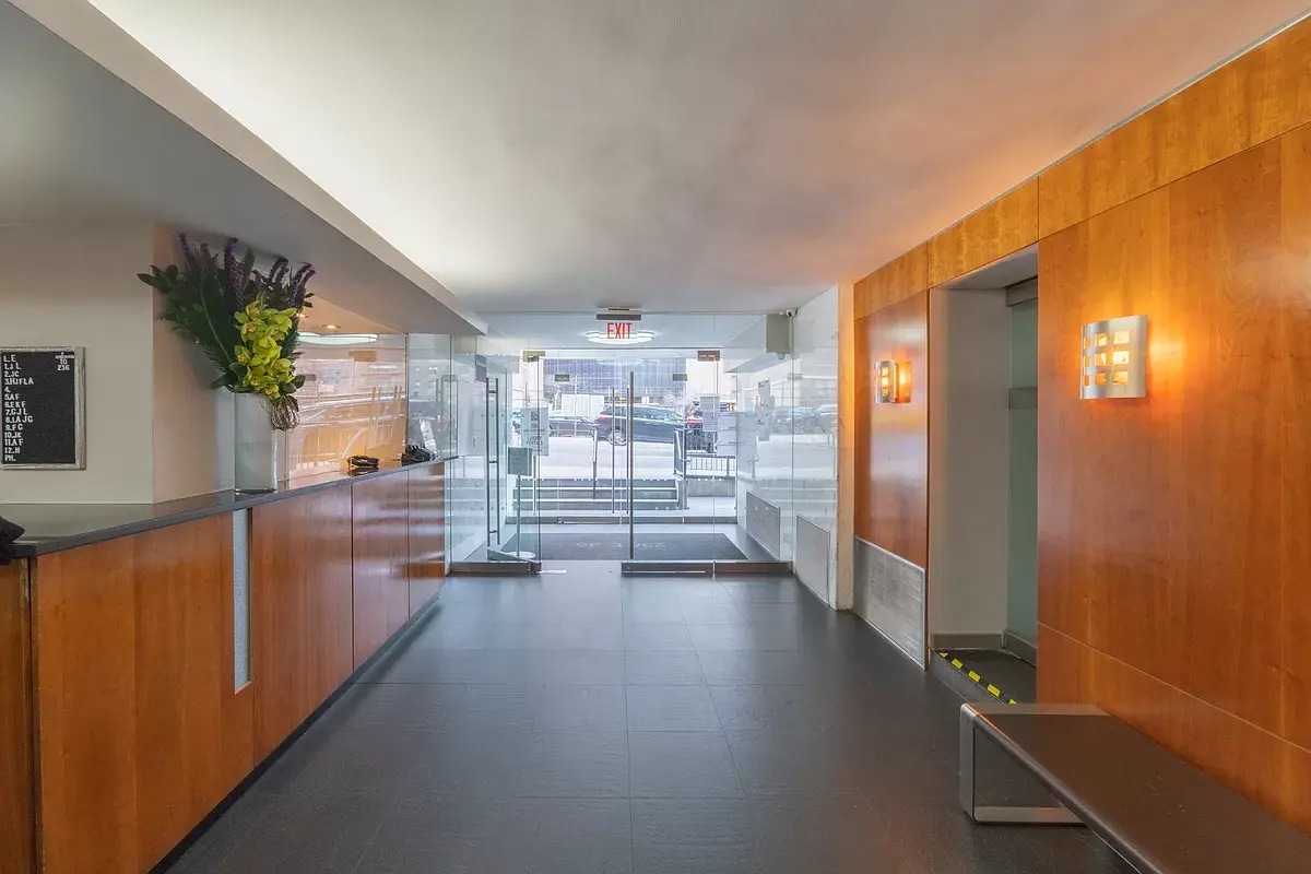 Lobby - Wimbledon Tower Unit 2E