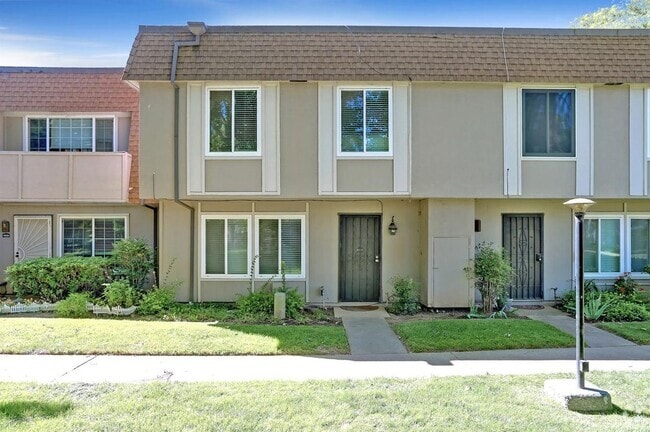 Building Photo - 8860 La Riviera Dr Rental
