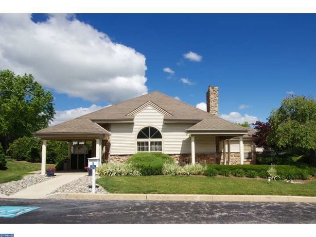 Casa club - 2016 Foxmeadow Dr Unidad 2016