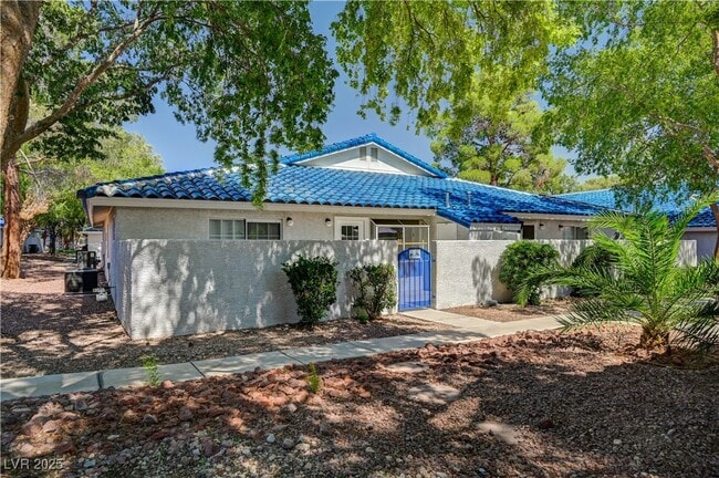 Photo - 2040 Willowbury Dr