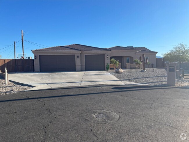 Building Photo - Luxurious Winter Getaway in Lake Havasu 20... Rental