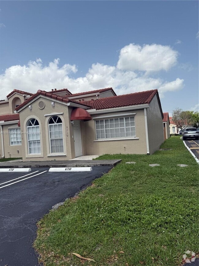 Building Photo - 6710 NW 166th Terrace Unit 305 Rental