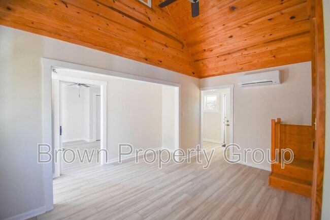 Photo - 885 Simmons Rd