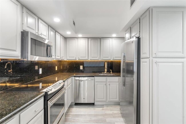 Photo - 5600 Collins Ave Unit 17