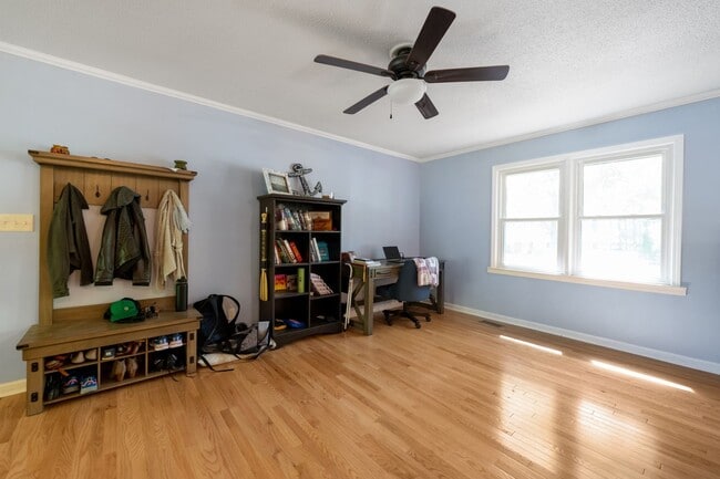 Photo - Cozy 3Bed/2Bath with plenty of natural light located in Durham! Enormous backyard is a must see!!