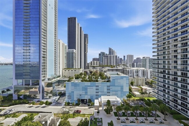 Photo - 601 NE 27th St Unidad 1506