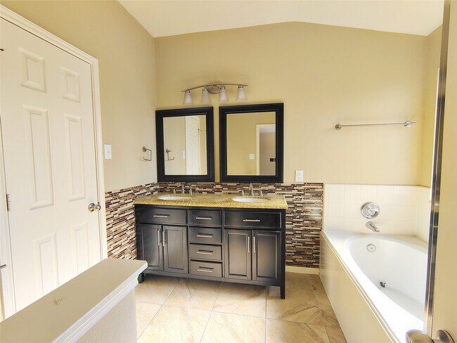 Building Photo - 6334 Richland Hills Dr