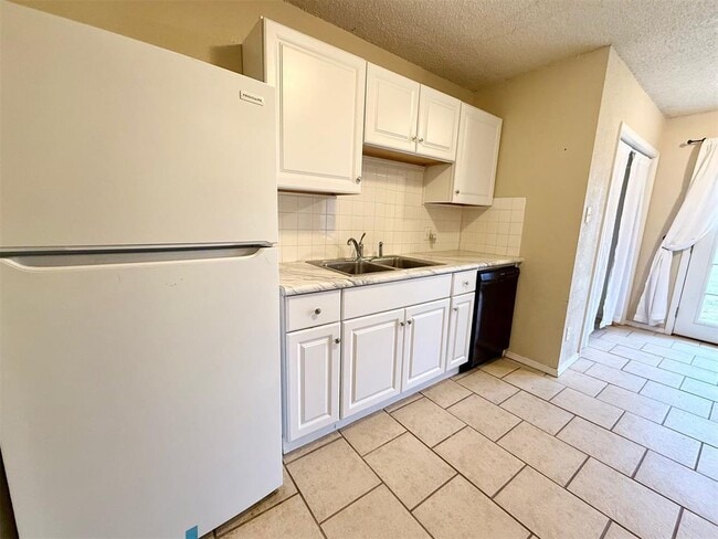 Photo - 2109 Meridian Dr