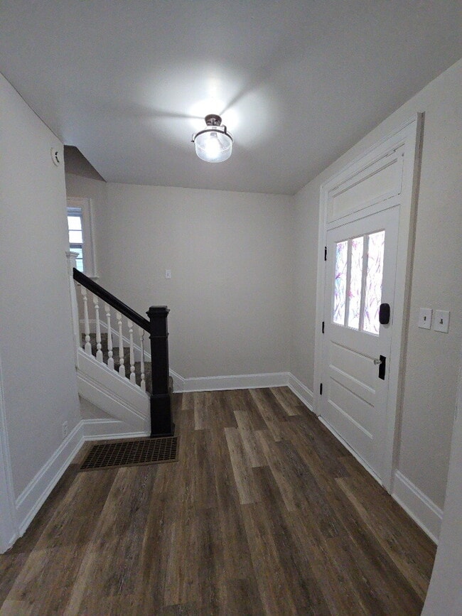 Photo - 310 N C St