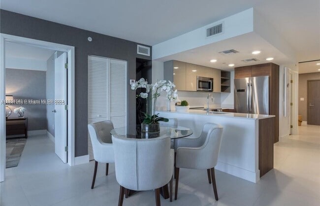 Building Photo - 9261 E Bay Harbor Dr Unit 303 Rental