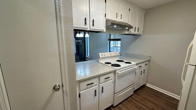 Photo - Lovely SOUTHWOOD Area 2/1.5 w/ Large Yard, Deck, & Open Floor Plan! $1350/month Avail July 1st!