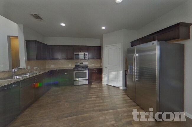 15012 Custis Ln