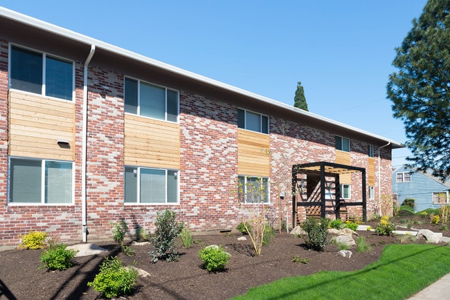 Brentwood y Pinecrest - Templeton Property Management, NFN Investments