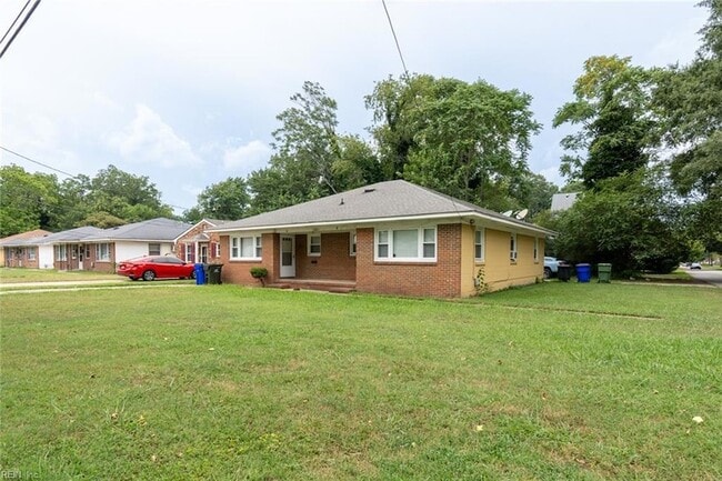 Photo - 344 Woodview Ave