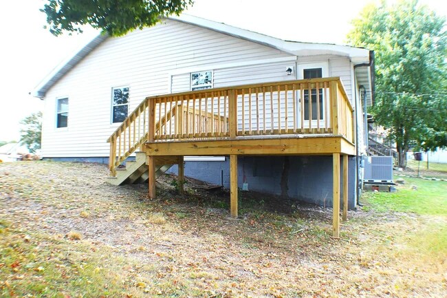 Photo - 947 Birch St