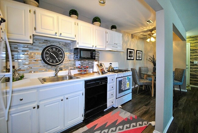 Building Photo - Village Club of Rochester Hills