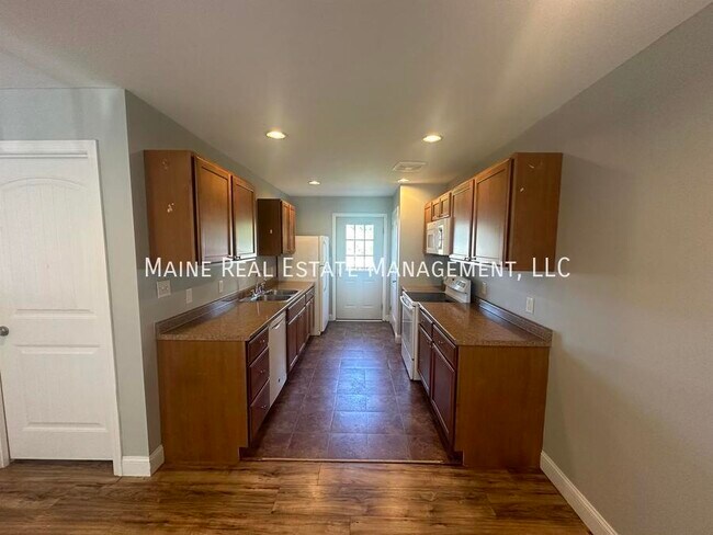 Photo - 33 Basketball Ct