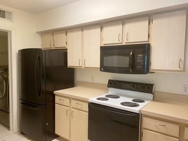 Photo - 2/2 Condo with Pond View Unidad 1