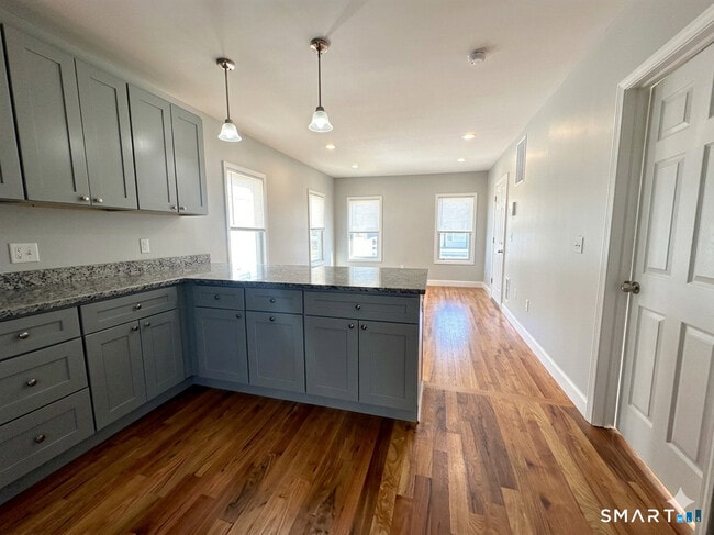 Photo - 105 Churchill St Unit 2nd Floor (105)