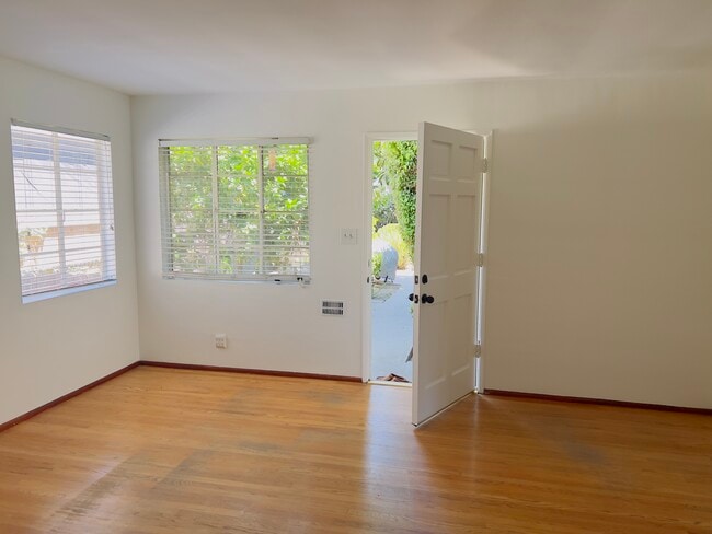 Photo - 4249 S Centinela Ave Unidad 4249