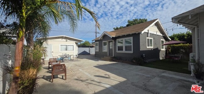 Building Photo - 2928 S Halldale Ave Rental