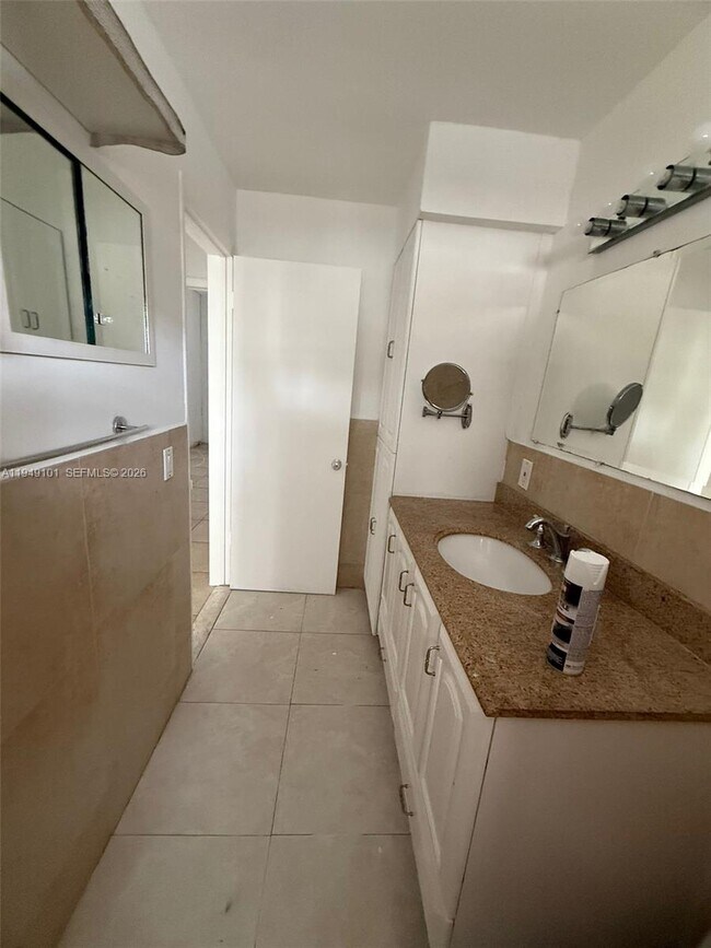 Photo - 10250 W Bay Harbor Dr Unit 2C