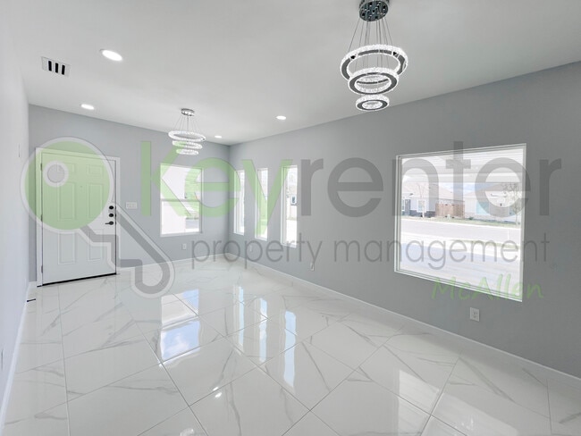 Photo - 913 N Woodson Ave
