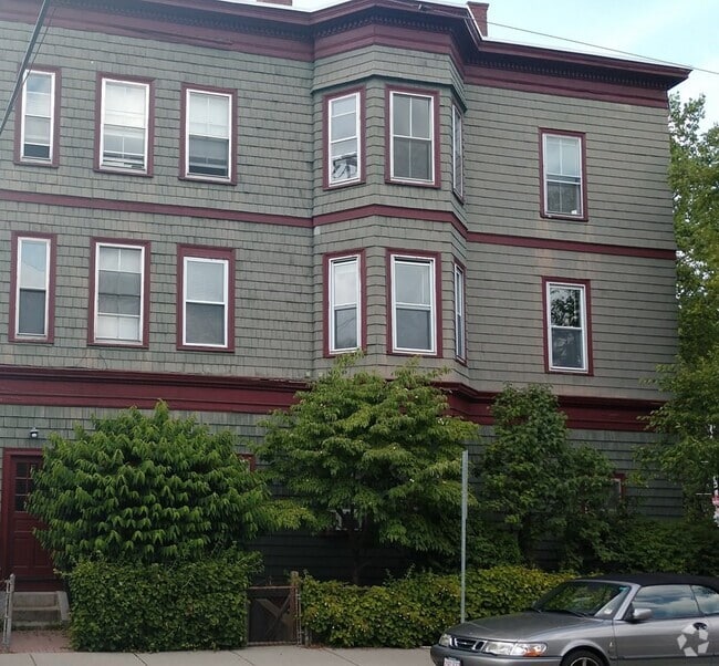 Building Photo - 67 Ellery St Unit 2 Rental