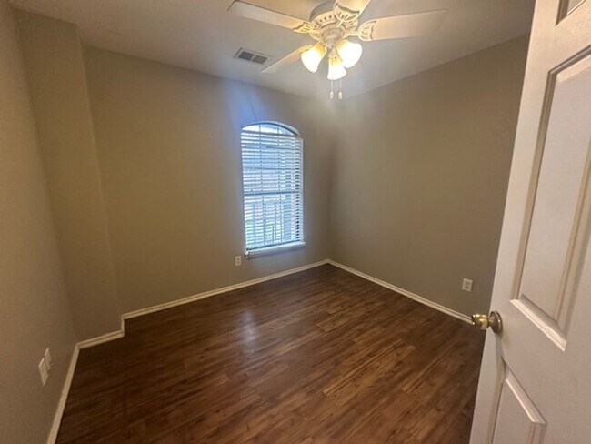 Photo - Spacious 4 bd, 2 bath - Converted garage f...