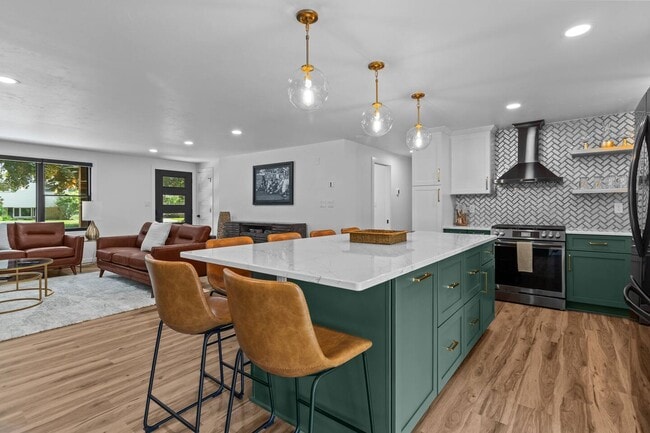 Photo - 1095 April Ln