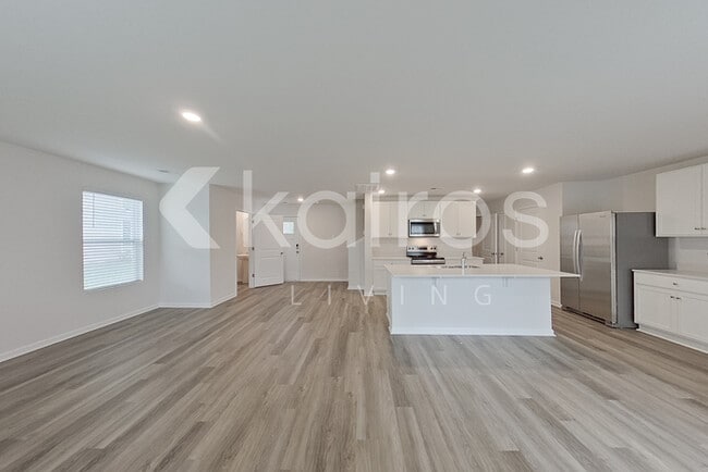 Photo - 133 Overstreet Way