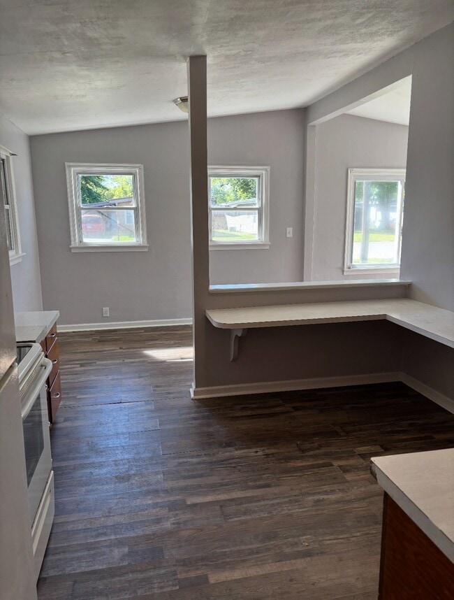 Photo - 852 Deborah St
