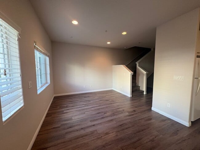 Photo - 824 Lawrence Dr