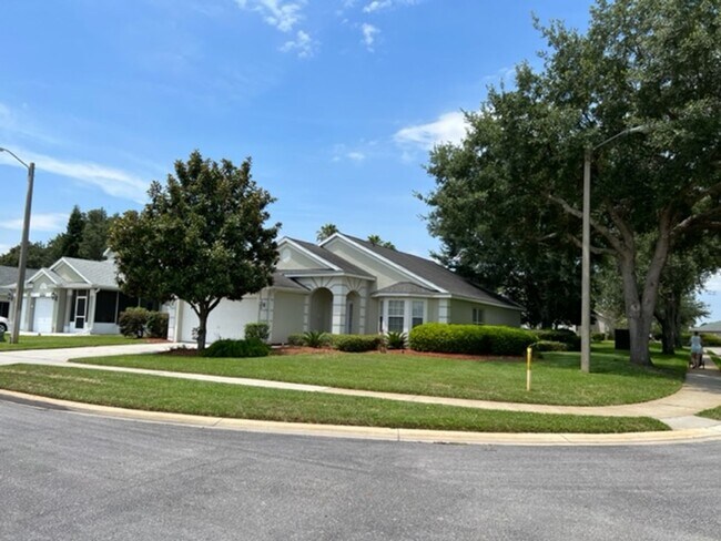 Building Photo - Weston Hills Gated Pool Community