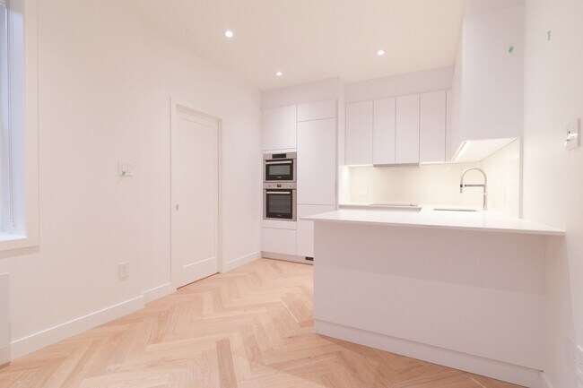 Photo - 590 Av. Outremont Unit 106