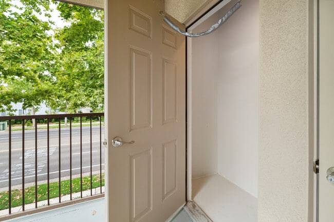Tahoe - 2BR, 2BA 1,119SF