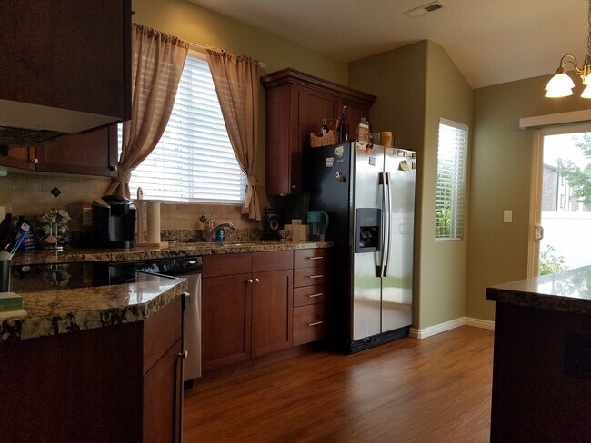 Photo - 3 Bed Townhome with Mountain Views and Community Pool