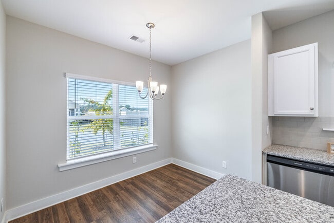 Photo - 2033 Weaver Way