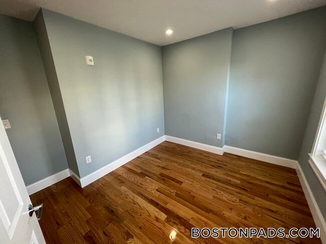 Photo - 372 Oxford St Unit 3