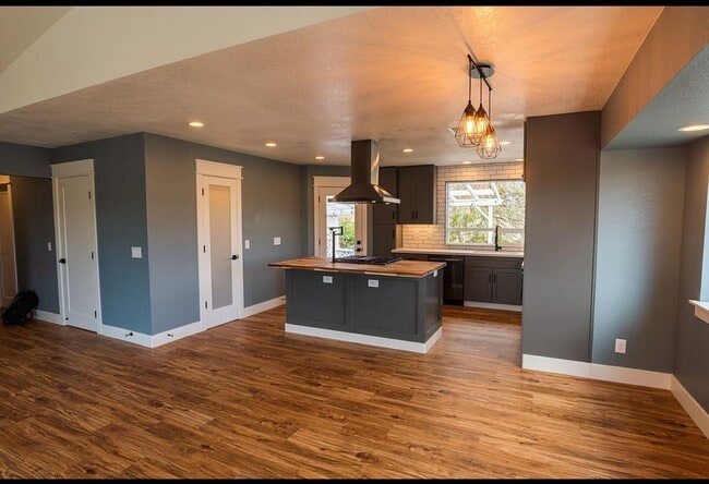 Photo - 20825 Crest Dr