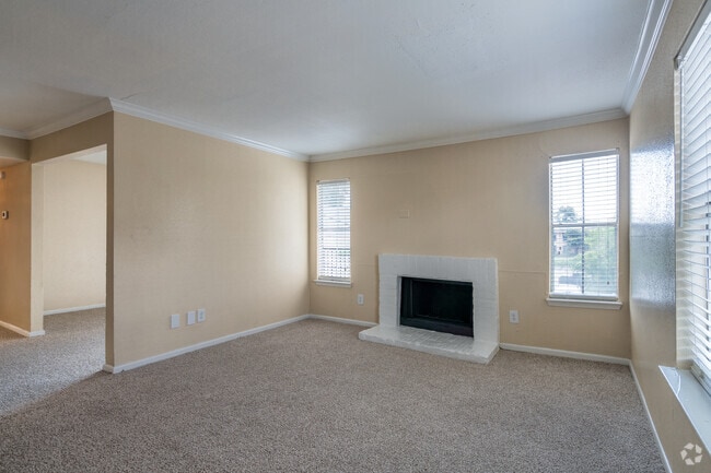 1BR, 1BA - 815SF