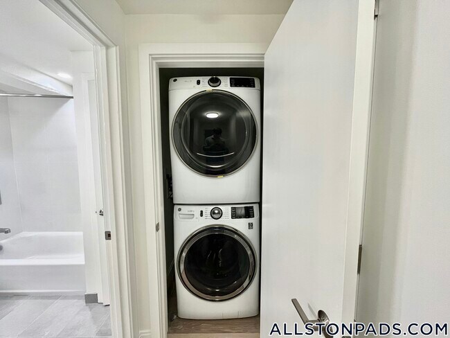 Building Photo - 1079 Commonwealth Ave