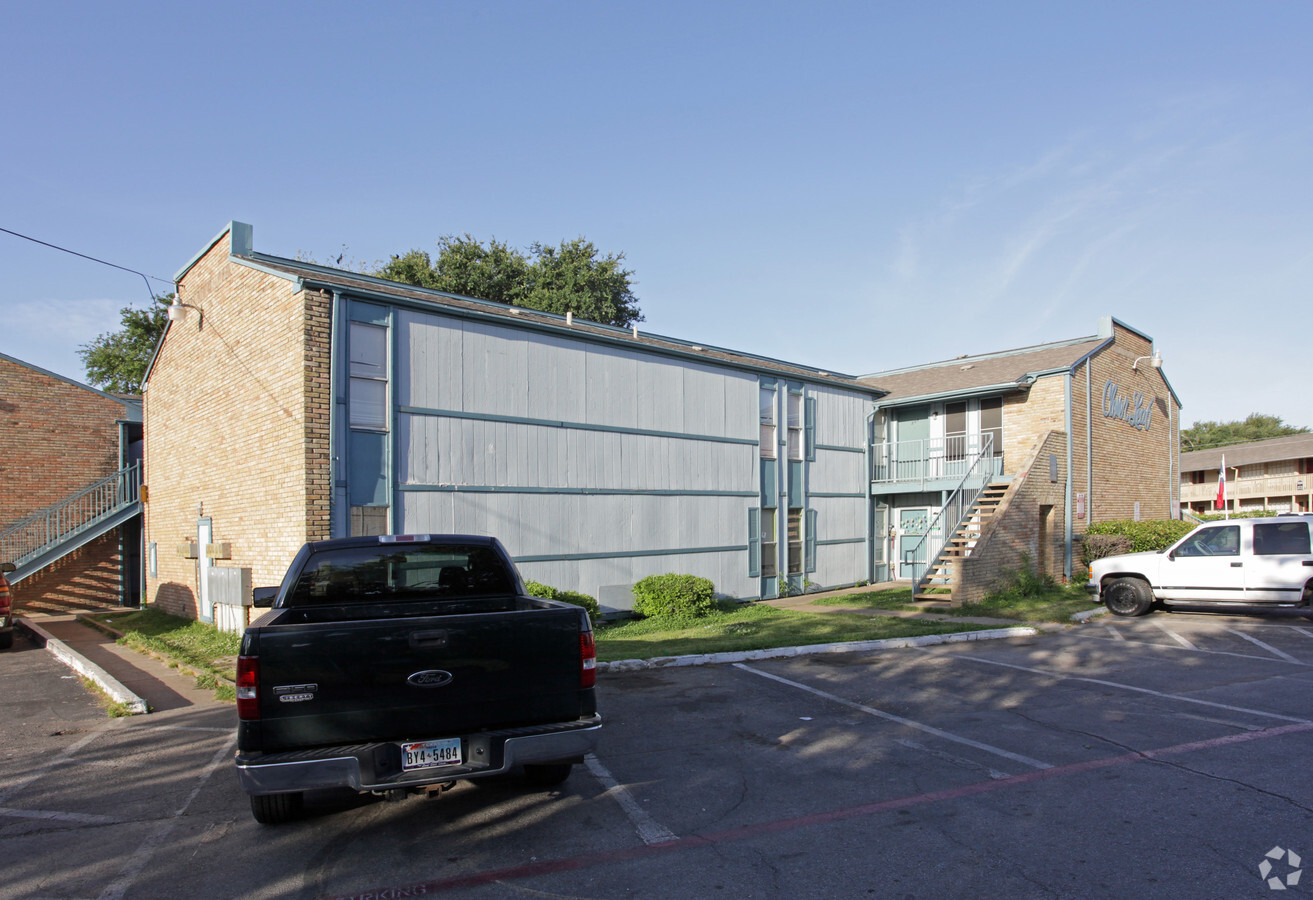 Cloverleaf Apartments - Cloverleaf Apartments