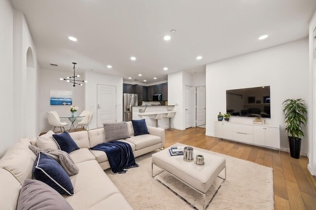 Building Photo - 3957 30th St Unit 320