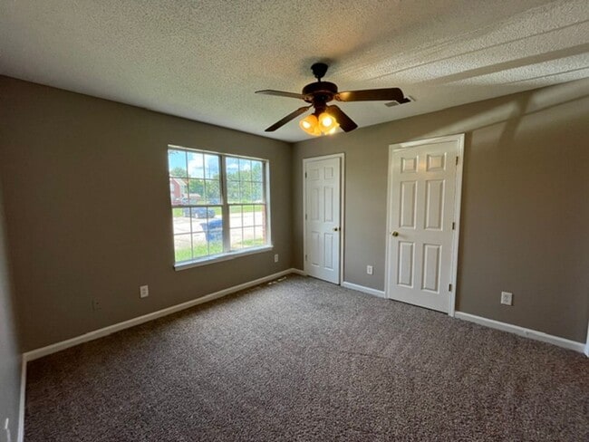 Photo - Renovated 3 Bedroom 3 Bath Townhome for Rent!