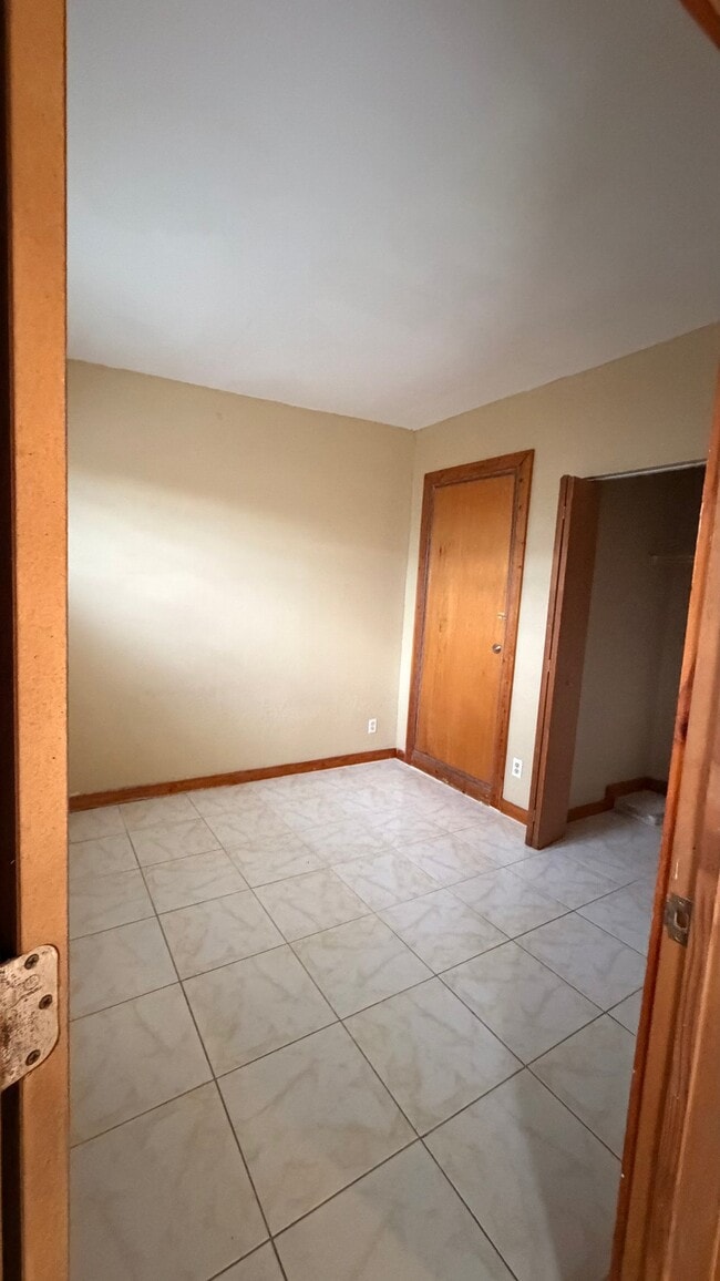 Photo - 1570 E Breezy Ln Unit B