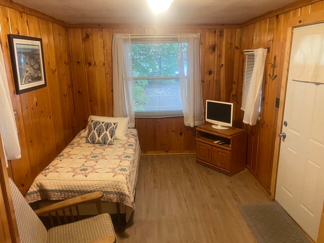 Photo - 853 E Front St Unit cottage 2